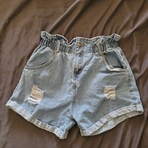 ✨3/$15✨Oversized baggy high waisted paper bag distressed shorts size Medium